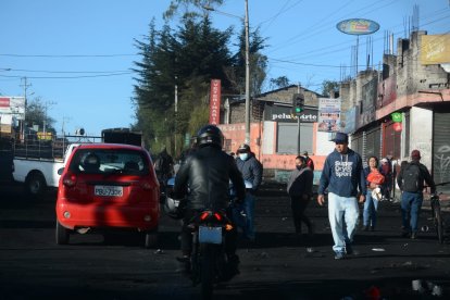 Las calles están llenas de escombros por las protestas de ayer, lunes 20 de junio