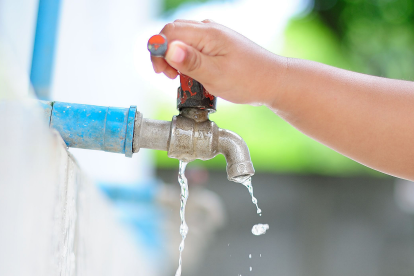 El Municipio de la capital de la provincia de Tungurahua informó que habían recibido una llamada advirtiendo la situación.