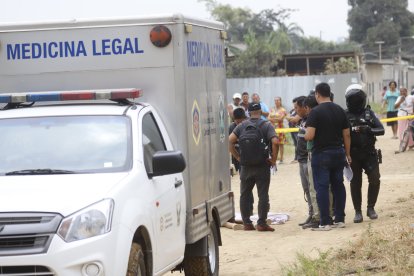 A diario los peritos trasladan víctimas al Laboratorio de Criminalística y Ciencias Forenses.