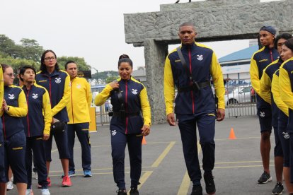Congo junto a Escobar, ambos abanderados de Ecuador para los Juegos Bolivarianos 2022, durante la ceremonia oficial del viernes 17 de junio.