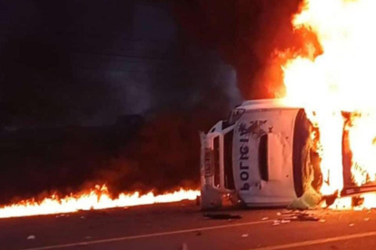 Policías resultaron heridos tras agresiones de los manifestantes.
