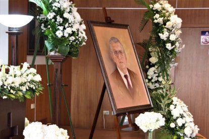 Una gran foto de Galo Martínez Merchán resaltaba junto a sus restos.