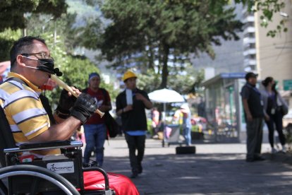 El colombiano tocaba el ‘Himno a la Alegría’ en un escenario de caos y destrucción.