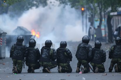 Las calle están bloqueadas por agentes y manifestantes.