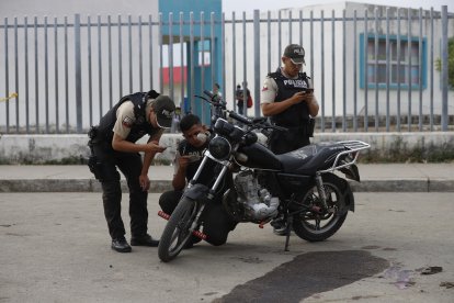 Las víctimas habían llegado en este motocicleta hasta la escuela.