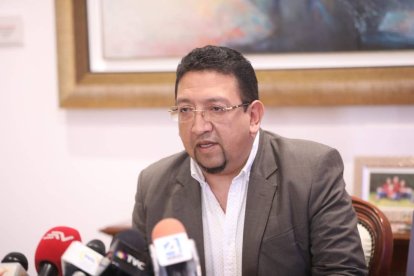 Además de esta convocatoria, existe otra para el pleno de la Asamblea Nacional para conocer y resolver el pedido de destitución solicitado por la bancada de UNES.