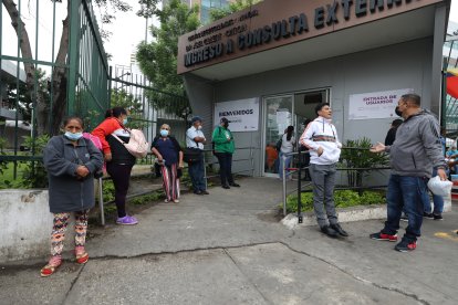 En el hospital Abel Gilbert no hay mayores quejas por falta de medicinas, pero allí fueron derivados pacientes de otras provincias donde tuvieron ese lío.