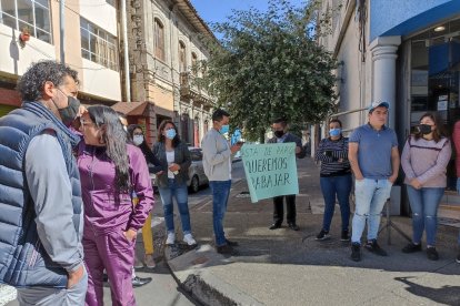 Comerciantes y trabajadores se expresan en contra de la paralización.