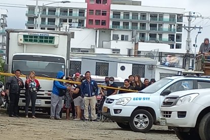 El hombre estaba cumpliendo su jornada laboral en un taller mecánico.
