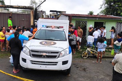 Los cadáveres fueron llevados hasta la morgue de la urbe tsáchila, tras las indagaciones en el inmueble.