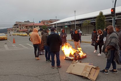 Son los taxistas, volqueteros y del servicio de transporte pesado y estudiantil que se tomaron la ciudad en apoyo al par.