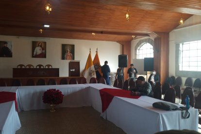 La negociación para resolver la crisis del país se reanuda hoy en el Liceo Matovelle, en el centro de la capital.