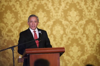 Leonidas Iza, en medio del diálogo, pidió al gobierno que el ministro sea removido de su cargo por el supuesto odio hacia ellos.