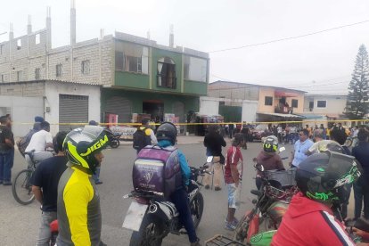 La policía acordonó el área para el peritaje