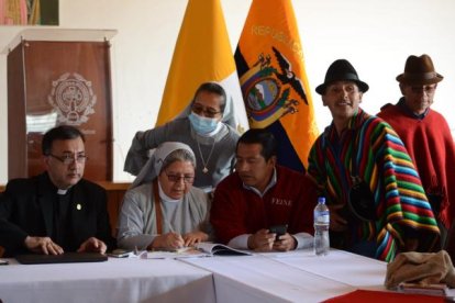 La mesa de conversación espera a los interlocutores del Gobierno y de la Conaie en el segundo día de conversaciones.