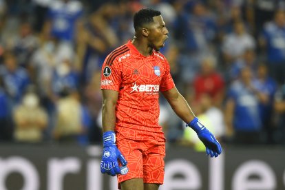 Pedro Ortiz la figura de Emelec ante Atlético Mineiro.