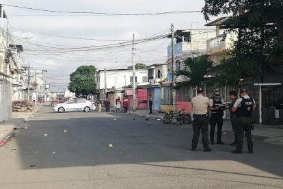 Los detenidos se movilizaban en motocicleta. Se hallaron 5 indicios balísticos.