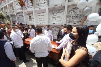 Familiares y amigos le dieron el último adiós al presentador de farándula. QEPD.
