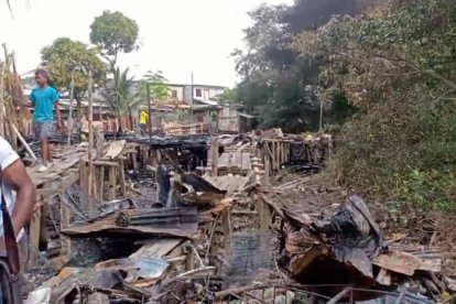 El incendio consumió todo a su paso.