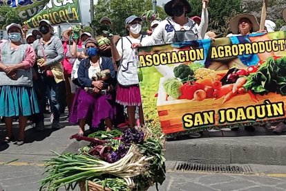 Pequeñas agricultoras cercanos a Cuenca se sienten afectados por cierres viale
