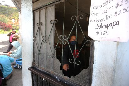 Los moradores contaron que en este lugar estaban resguardados algunos niños y, aun así, la Policía habría arrojado gas al interior.