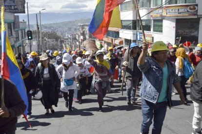 Colectivos indígenas siguieron protestando en la capital para que el Gobierno Nacional acepte las peticiones de la Conaie.
