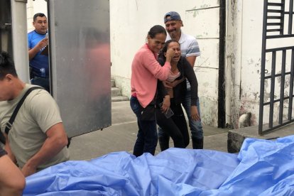 Familiares de la víctima pidieron a la policía localizar a sospechoso de la muerte.