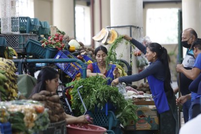 Dicen las caseras que ahora sí pueden vender 0.10 centavos de yerbita, haciendo alusión al encarecimiento de esta planta por el paro nacional.