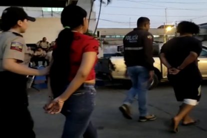 Los detenidos son de nacionalidad ecuatoriana. Se les encontró un arma de fuego.