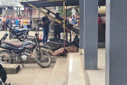 Las víctimas estaban trabajando en su taller cuando los sorprendieron.