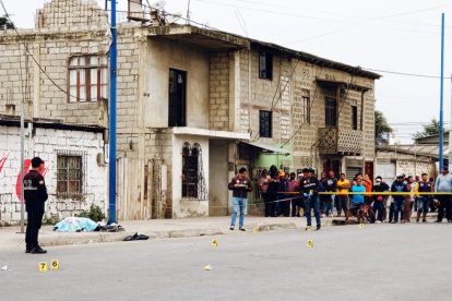 Las víctimas se desplazaban en una moto y los atancantes los alcanzaron.