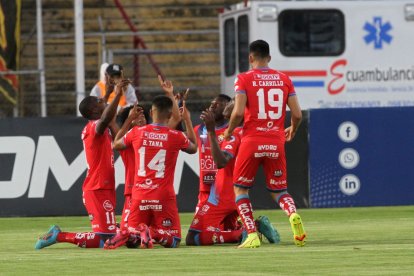 Los puros criollos están adelante en el marcador por 2-1 al finalizar el primer tiempo.