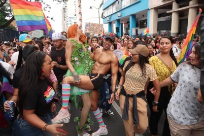 Las expresiones de alegría de los integrantes de esta comunidad fueron celebradas a cada paso por la gente.