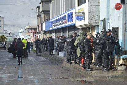 Los exteriores del complejo judicial amaneció con un fuerte resguardo policial