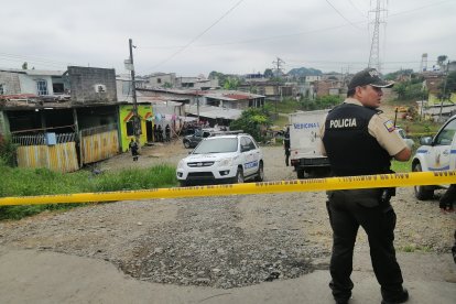 En una fábrica de hielos se suscitó un doble asesinato al mediodía de ayer, en Quevedo.