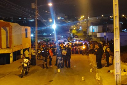 Las detonaciones alteraron a los vecinos del populoso barrio mantense.