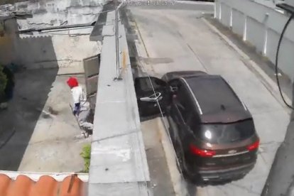 Delincuentes entran a robar dentro de casas irrumpiendo las seguridades de las puertas.