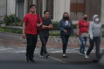 Las personas deberán usar obligatoriamente la mascarilla en espacios públicos cerrados.