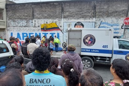 La víctima, quien circulaba en una moto, terminó impactada contra una pared.