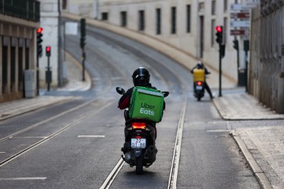 Varias de las aplicaciones extranjeras no brindan un seguro médico y seguro de accidentes a sus empleados.