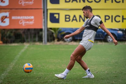 Bruno Piñatares  de Barcelona listo para enfrentar a Delfín.