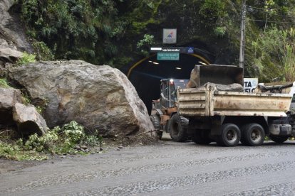 Cinco cantones tienen problemas a causa de lluvias.