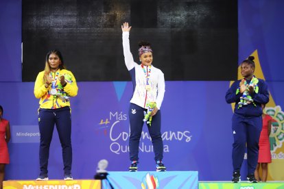 La halterista Neisi Dajome se colgó la medalla de oro en los Juegos Bolivarianos de Valledupar.