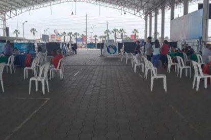 Pese al repunte de casos de COVID-19, los guayacos se resisten a pincharse