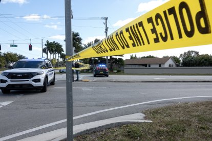 El porcentaje de consultas de emergencia por heridas con armas de fuego es más alto en los condados donde un mayor porcentaje de la población pobre.