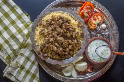 La mayoría de los platos lleva ternera o cordero.