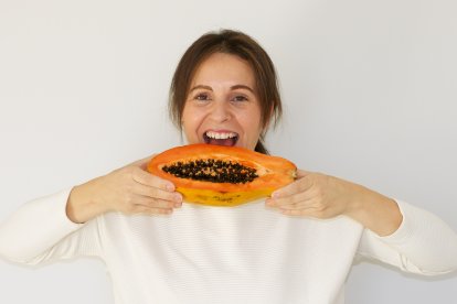 La papaya no solo funciona para la digestión, es ideal para la piel.