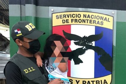 Autoridades panameñas interceptaron a la madre con la menor.