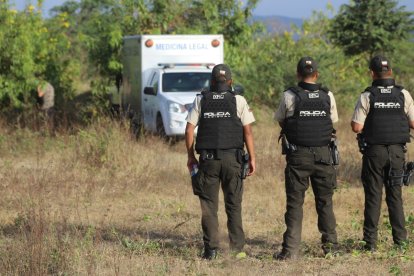 El cuerpo en descomposición de la joven habría sido encontrado por un menor de edad.
