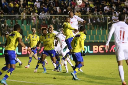 Juan Luis Anangonó (c) fue el autor del único tanto con el que Liga de Quito se impuso a Gualaceo.